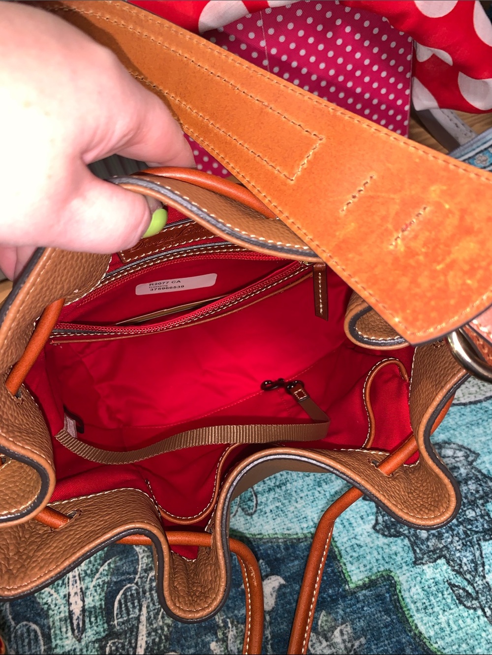 Dooney & Bourke R2077 pebbled leather drawstring bucket bag NEW QVC camel tan - Picture 6 of 6